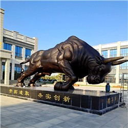 门口大型铜牛雕塑
